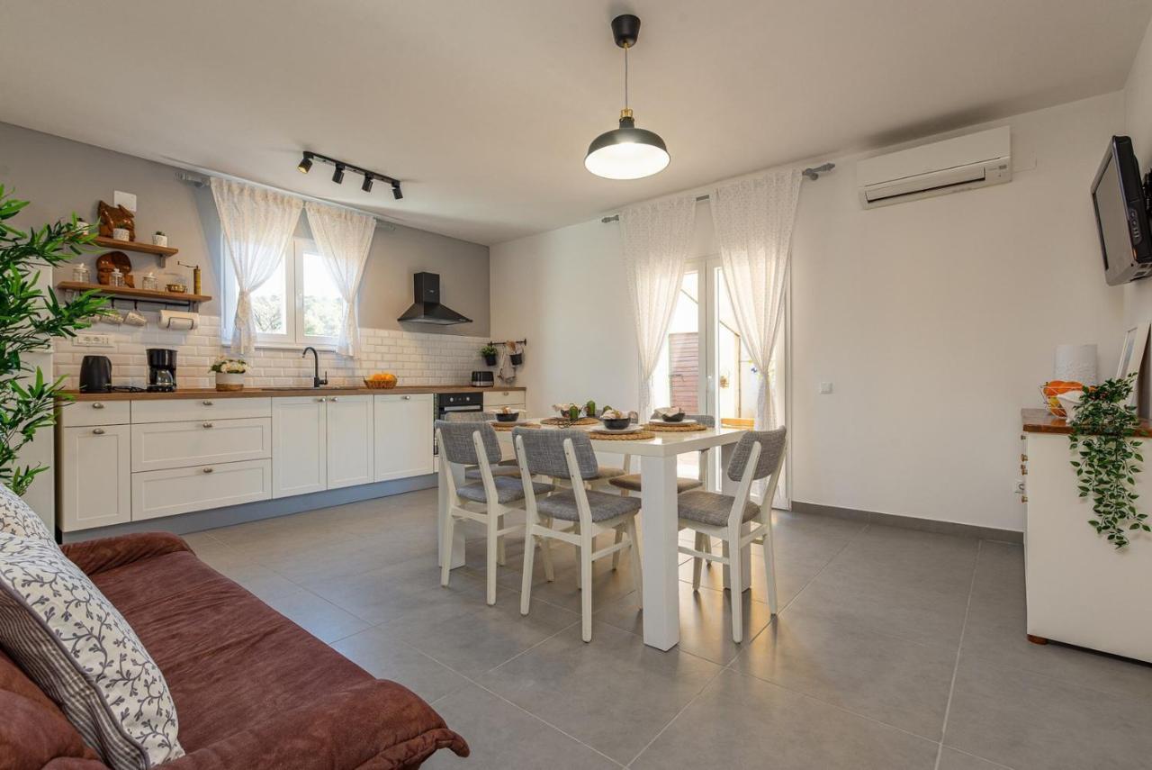 Apartment Bo&Dy With Private Pool Рогозница Экстерьер фото